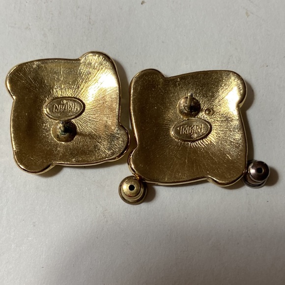 Trifari Square Gold /Black Stone Pierced Earrings - Picture 2 of 4
